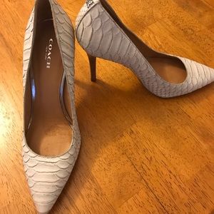 Women’s size 8.5 coach shoes